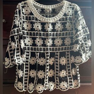 Kindred Women’s Crochet Embroidered Floral Top Black & White